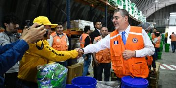 Presidente supervisa elaboración y entrega de ayuda humanitaria en Conred