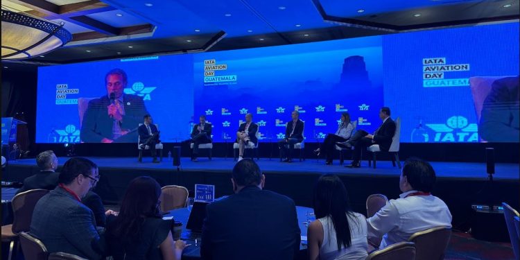 Realizan I Foro para la Mejora de la Conectividad Aérea en la Región en Guatemala. /Foto: CATA.