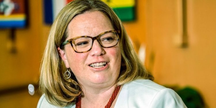 La subsecretaria de Agricultura de Estados Unidos, Jennifer Lester Moffitt verificará el combate al gusano barrenador en Guatemala.