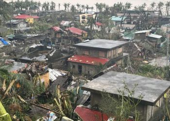 Supertifón Man-yi deja muerte y destrucción en Filipinas. / Foto: CNN En Español.