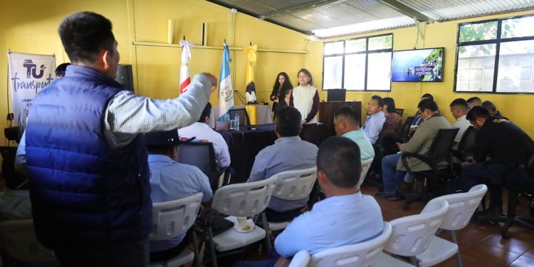 En el taller "Gestión de Proyectos Nuevos" participaron alcaldes de Alta Verapaz y personal de la Gobernación Departamental.