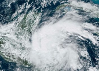 La tormenta tropical Sara se encuentra a unos 300 kilómetros al este de Izabal.