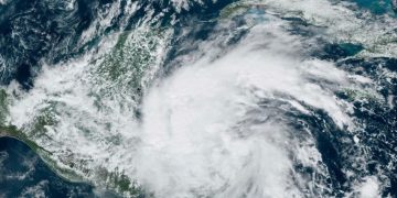 La tormenta tropical Sara se encuentra a unos 300 kilómetros al este de Izabal.