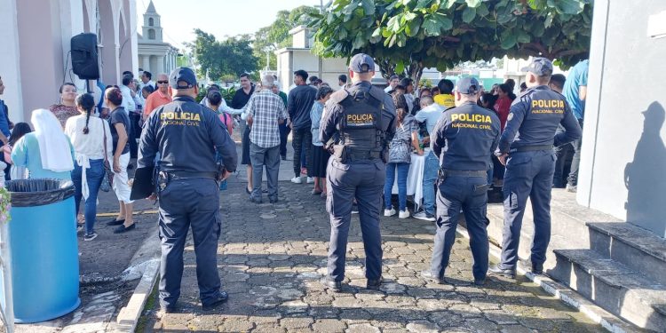 PNC brinda seguridad en cementerios. / Foto: PNC