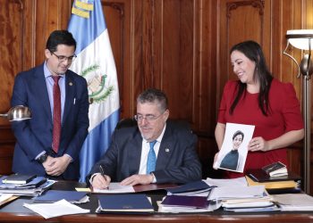 Sanción de la Ley de Vacunación para su publicación. / Foto: Daniel Ordóñez.