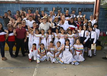 El remozamiento de la escuela El Ingeniero Jornada Vespertina simboliza el cambio tangible para los estudiantes. / Foto: Alvaro Interiano