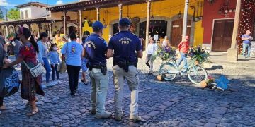 Fuerzas de seguridad presentes en el Festival de las Flores para mantener el orden. / Foto: PNC.