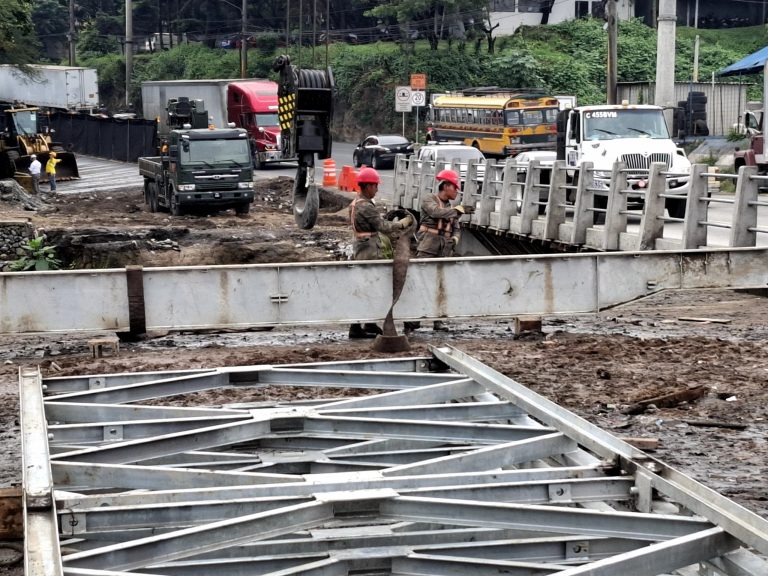 Ejército desmonta puente modular del kilómetro 17.5 de Villa Nueva en menos de 1