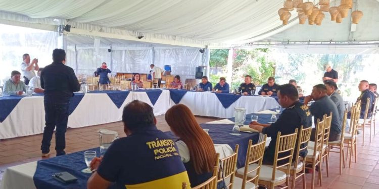 Reunión de trabajo para abordar temas en materia de seguridad y salud en Sololá