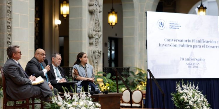 Conversatorio sobre Planificación e Inversión Pública para el Desarrollo. / Foto: Gilber García.