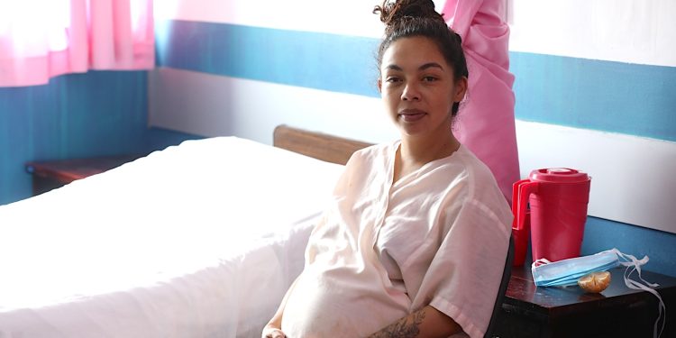 El control prenatal disminuye los riesgos en el embarazo y permite a los médicos diagnosticar, tratar o manejar afecciones de forma oportuna. / Foto: IGSS.