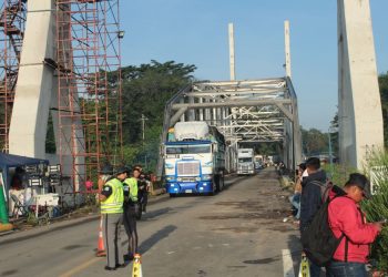 Habilitan paso vehicular sobre el puente Nahualate