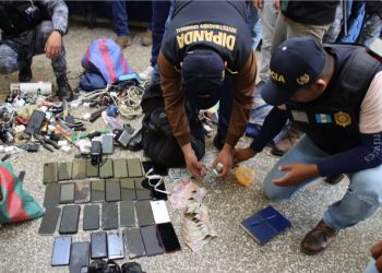 Las requisas como la realizada en Pavón tienen el objetivo de decomisar artículos prohibidos. / Foto: PNC.