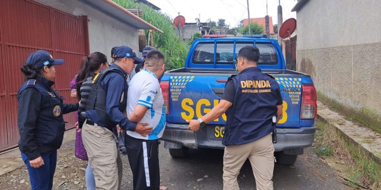 Los detenidos fueron trasladados a la Torre de Tribunales. / Foto: PNC