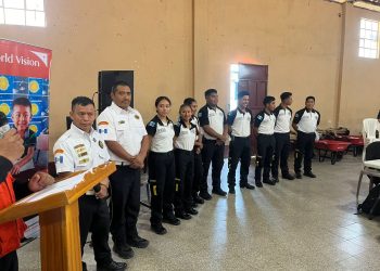 Entregan equipamiento y reconocimientos a Bomberos Voluntarios de Aguacatán