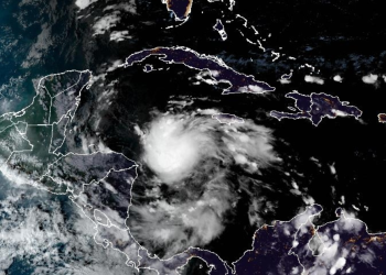 Potencial ciclón 19 en el Océano Atlántico. / Foto: NOAA-NHC.