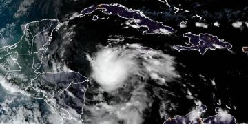 Potencial ciclón 19 en el Océano Atlántico. / Foto: NOAA-NHC.