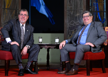 Presidente Arévalo y ministro Jiménez afirmaron que la renovación llegará a más cárceles. / Foto: Álvaro Interiano.