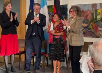 Gobernadora de Sacatepéquez reconocida por su labor en defensa de los derechos económicos de mujeres indígenas