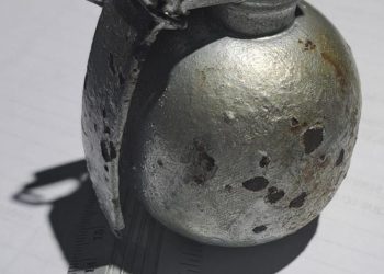 La granada K400, identificada como un explosivo de operación manual. / Foto: PNC