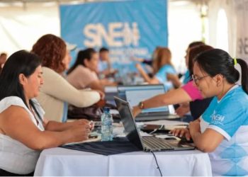 Esta iniciativa no solo abre puertas, sino que también resalta la importancia de integrar a personas mayores de 50 años en un mercado laboral. / Foto: Mintrab