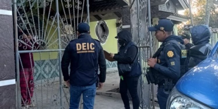 Con allanamientos, autoridades intensifican combate contra las extorsiones