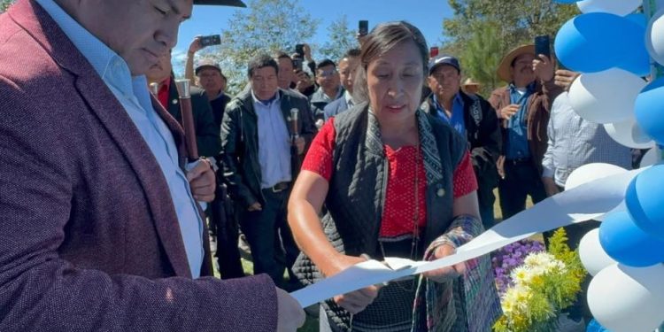 Entregan proyecto de agua potable en Momostenango, Totonicapán