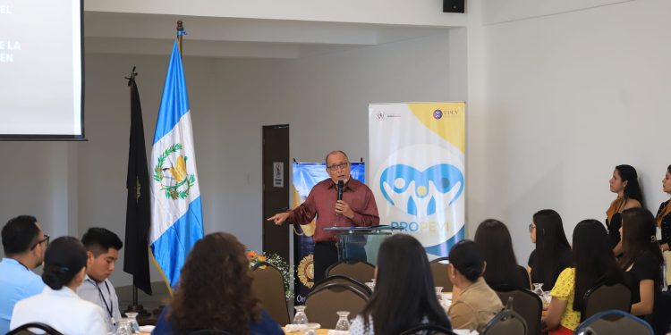Congreso Nacional de Trabajo Social en Izabal, bajo la temática de protección de la niñez y adolescencia