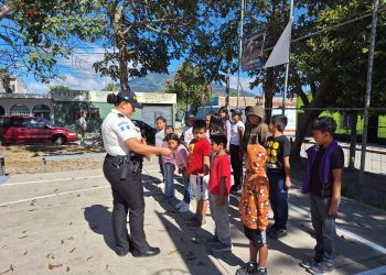 Policías de Prevención del Delito fomentan valores en niños de colonia Linda Vista, Jalapa