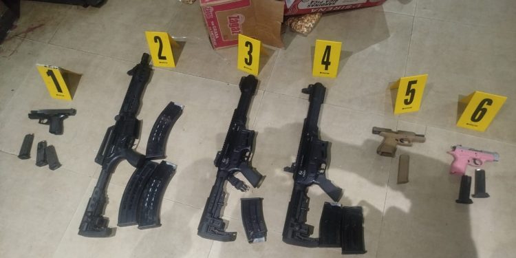 En Mazatenango, Suchitepéquez, se decomisaron varias armas de fuego en el primer día del plan 50-2024, Seguridad Durante las Fiestas de Fin de Año.