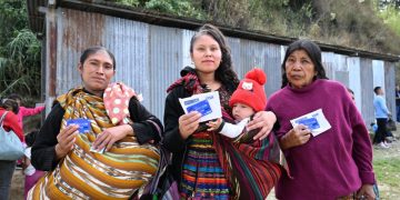 Programa Bolsa Social entrega 250 quetzales mensuales para adquirir productos de la canasta básica. / Foto: Gilber García