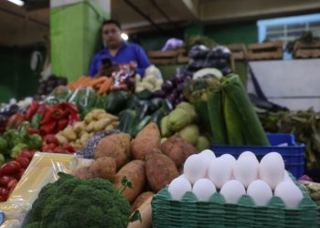 Índice de inflación. El tomate y la papa son dos productos que hay tenido baja en los precios, mientras que los huevos han mostrado alza.