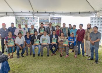 Autoridades firma convenios del programa Compesación a Conservación con auturidades locales y comunitarias para la conservación de recursos naturales.