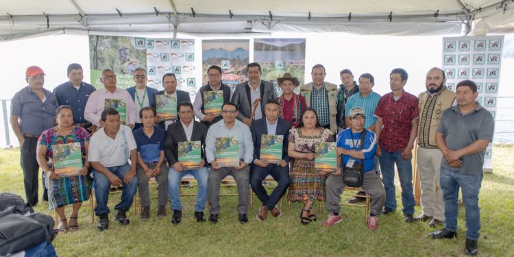 Autoridades firma convenios del programa Compesación a Conservación con auturidades locales y comunitarias para la conservación de recursos naturales.