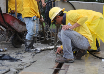 Autoridades del CIV supervisan proyectos de infraestructura vial en Izabal