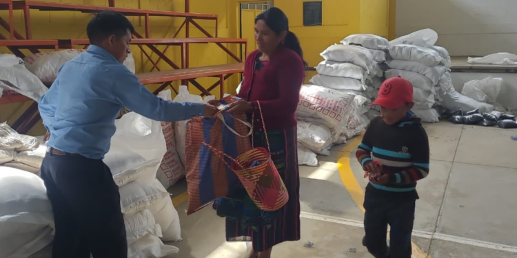 Alimentos por Acciones beneficia a más de 27 mil familias de siete departamentos