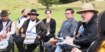 Presidente Bernardo Arévalo durante diálogo con representantes de los pueblos de Guatemala, en Kaminal Juyú. / Foto: Byron de la Cruz.