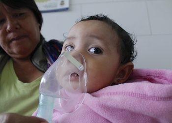 La bronquiolitis puede ser tratada con cuidados en casa, pero también puede requerir de hospitalización en casos graves. / Foto: IGSS.