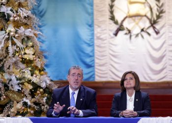 El presidente Bernardo Arévalo, junto a la vicepresidenta Karin Herrera y su gabinete de gobierno, brinda un mensaje de Navidad y anuncia un incremento al salario mínimo. Foto/Dieckéns Zamora