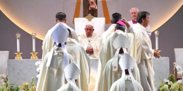 El papa supera la dura prueba de su viaje más largo