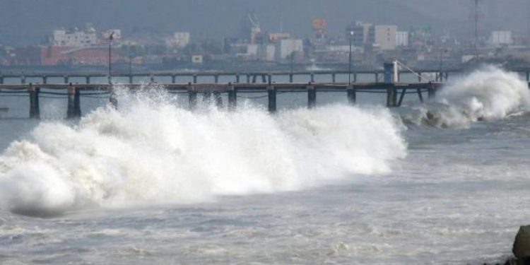 Ejército peruano advierte por olas de gran tamaño este 28 de diciembre. / Foto: Infobae.