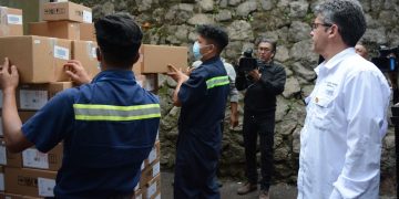 El ministro de Salud, Joaquín Barnoya, realizó la entrega de medicamentos, insumos y equipo médico en el Hospital General San Juan de Dios. / MSPAS.