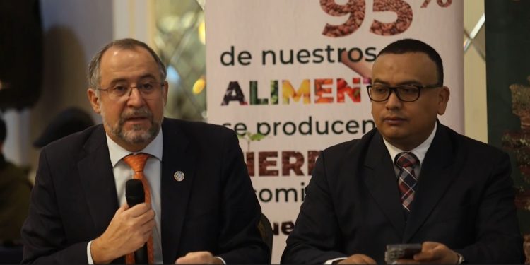 Claudio Cabrera, representante de la FAO en Guatemala, advirtiÃ³ sobre la grave degradaciÃ³n de los suelos en Guatemala.