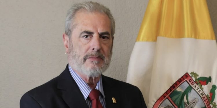 Periodista Luis Antonio Aceituno.