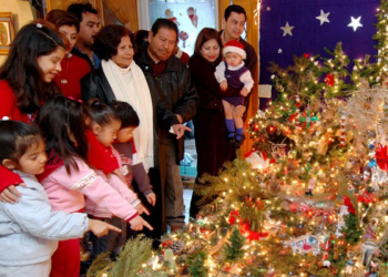 Las novenas son una tradición muy particular en Colombia, las cuales se rezan desde en los hogares hasta en centros comerciales.