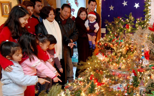 Las novenas son una tradición muy particular en Colombia, las cuales se rezan desde en los hogares hasta en centros comerciales.