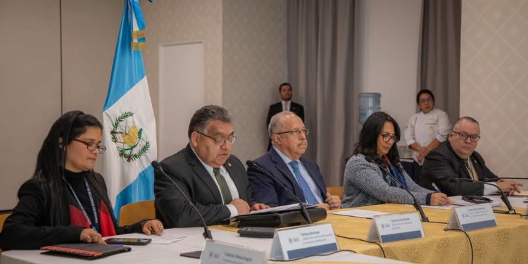 La Academia de Diplomacia “Antonio José de Irisarri” impartió diplomado a los migrantes en Estados Unidos y México. / Foto: cortesía Minex