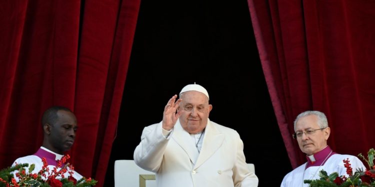 Antes de impartir la bendición Urbi et Orbi ante miles de feligreses en la plaza de San Pedro, el papa rogó por que se promueva la armonía en países de América.