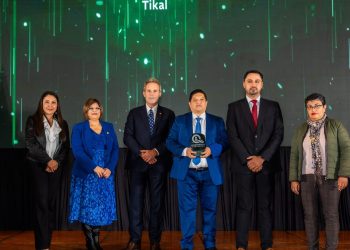 Inguat entrega distintivos a los parques arqueológicos Tak’alik Ab’aj, Zaculeu y Tikal fueron galardonados con “Sello Q Verde”. / Foto: MCD.