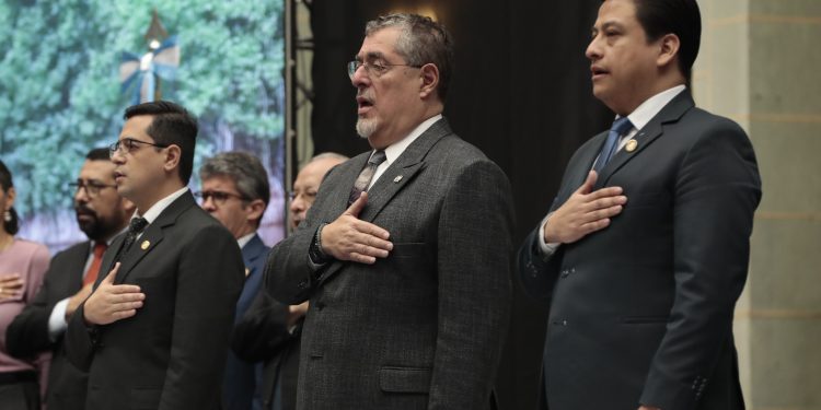 Presidente Arévalo firma dos iniciativas de ley contra la corrupción